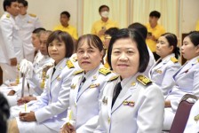 ร่วมพิธีถวายเครื่องราชสักการะและวางพานพุ่ม และพิธีจุดเทียนถวายพระพรชัยมงคล เนื่องในวันเฉลิมพระชนมพรรษาพระบาทสมเด็จพระเจ้าอยู่หัว 