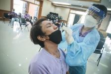 อบจ.ตาก ตรวจคัดกรองด้วยชุดตรวจ Atigen Test Kid (ATK) ให้แก่บุคลากรในสังกัด ตามนโยบาย นายก อบจ.ตาก เพื่อป้องกันการแพร่ระบาดของโรค covid-19