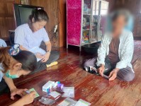 31 กรกฎาคม 2568 น.ส.วาสนา กึกก้องโลกา พยาบาลวิชาชีพปฎิบัติการ รพ.สต.บ้านสันป่าไร่ ร่วมกับ จนท.รพ.แม่ระมาด ออกเยี่ยมบ้านผู้สูงอายุ จำนวน 1 รายและผู้ป่วยโรคมะเร็งปอด จำนวน 1 ราย เพื่อติดตามให้ความรู้ คำแนะนำ คำปรึกษา พร้อมทั้งให้กำลังใจแก่ผู้สูงอายุ/ผู้ป่วย