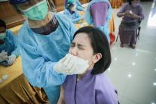 อบจ.ตาก ตรวจคัดกรองด้วยชุดตรวจ Atigen Test Kid (ATK) ให้แก่บุคลากรในสังกัด ตามนโยบาย นายก อบจ.ตาก เพื่อป้องกันการแพร่ระบาดของโรค covid-19