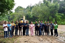 นายกจอย (นายก อบจ.ตาก) สนับสนุนเครื่องจักรกลพร้อมน้ำมันเชื้อเพลิง 65,000 บาท ในพื้นที่ ต.สามหมื่น 