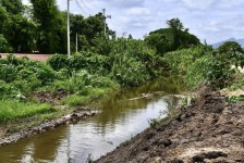 นายกจอย (นายก อบจ.ตาก) สนับสนุนเครื่องจักรกลพร้อมน้ำมันเชื้อเพลิง 105,000 บาท ในพื้นที่ ต.ทุ่งกระเชาะ อ.บ้านตาก 