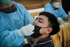 อบจ.ตาก ตรวจคัดกรองด้วยชุดตรวจ Atigen Test Kid (ATK) ให้แก่บุคลากรในสังกัด ตามนโยบาย นายก อบจ.ตาก เพื่อป้องกันการแพร่ระบาดของโรค covid-19