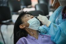 อบจ.ตาก ตรวจคัดกรองด้วยชุดตรวจ Atigen Test Kid (ATK) ให้แก่บุคลากรในสังกัด ตามนโยบาย นายก อบจ.ตาก เพื่อป้องกันการแพร่ระบาดของโรค covid-19