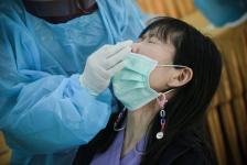 อบจ.ตาก ตรวจคัดกรองด้วยชุดตรวจ Atigen Test Kid (ATK) ให้แก่บุคลากรในสังกัด ตามนโยบาย นายก อบจ.ตาก เพื่อป้องกันการแพร่ระบาดของโรค covid-19