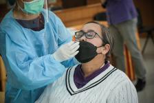 อบจ.ตาก ตรวจคัดกรองด้วยชุดตรวจ Atigen Test Kid (ATK) ให้แก่บุคลากรในสังกัด ตามนโยบาย นายก อบจ.ตาก เพื่อป้องกันการแพร่ระบาดของโรค covid-19