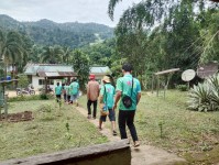 13 สิงหาคม 2568 รพ.สต.บ้านสันป่าไร่ร่วมกับนายกัณตพงศ์ ฉลากมงคล ผู้ช่วยเจ้าหน้าที่สาธารณสุข สสช.บ้านห้วยกระทิงและอาสาสมัครสาธารณสุข ม.6 บ้านห้วยกระทิง ออกตรวจร้านขายของชำ จำนวน 5 ร้าน พบมีร้านค้าจำหน่ายสินค้าหมดอายุ จำนวน 2 ร้าน จำหน่ายเครื่องสำอางค์ที่ห้า