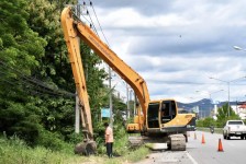 นายกจอย (นายก อบจ.ตาก) สนับสนุนเครื่องจักรพร้อมน้ำมันเชื้อเพลิง งบประมาณ 23,900 บาท ขุดลอกคลองสาธารณะ ในพื้นที่ อ.แม่สอด 