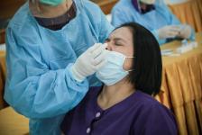 อบจ.ตาก ตรวจคัดกรองด้วยชุดตรวจ Atigen Test Kid (ATK) ให้แก่บุคลากรในสังกัด ตามนโยบาย นายก อบจ.ตาก เพื่อป้องกันการแพร่ระบาดของโรค covid-19