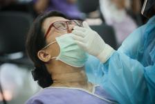 อบจ.ตาก ตรวจคัดกรองด้วยชุดตรวจ Atigen Test Kid (ATK) ให้แก่บุคลากรในสังกัด ตามนโยบาย นายก อบจ.ตาก เพื่อป้องกันการแพร่ระบาดของโรค covid-19