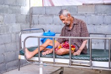 นายกจอย นายก อบจ.ตาก ลงพื้นที่ตรวจเยี่ยม และประเมินบ้านของผู้พิการที่ขอรับการสนับสนุนงบประมาณจากกองทุนฟื้นฟูสมรรถภาพจังหวัดตาก