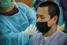 อบจ.ตาก ตรวจคัดกรองด้วยชุดตรวจ Atigen Test Kid (ATK) ให้แก่บุคลากรในสังกัด ตามนโยบาย นายก อบจ.ตาก เพื่อป้องกันการแพร่ระบาดของโรค covid-19