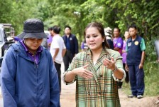 นายกจอย (นายก อบจ.ตาก) ลงพื้นที่ตรวจติดตามโครงการปรับปรุงถนน ในพื้นที่บ้านวังม่วง ต.ไม้งาม อ.เมืองตาก งบประมาณ 419,700 บาท