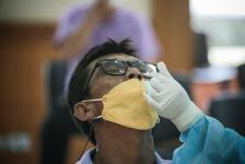 อบจ.ตาก ตรวจคัดกรองด้วยชุดตรวจ Atigen Test Kid (ATK) ให้แก่บุคลากรในสังกัด ตามนโยบาย นายก อบจ.ตาก เพื่อป้องกันการแพร่ระบาดของโรค covid-19