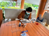 26-27 สิงหาคม 2568 นายอดิศร เทียนพานิช ผอ.รพ.สต.บ้านสันป่าไร่ น.ส.วาสนา กึกก้องโลกา พยาบาลวิชาชีพปฏิบัติการและนางเสาร์แก้ว อ่วมพิทยา เจ้าพนักงานสาธารณสุข รพ.สต.บ้านสันป่าไร่ ตรวจอุจจาระเพื่อตรวจหาไข่พยาธิ ในเด็กนักเรียนในพื้นที่โครงการพระราชดำริ สมเด็จพระ