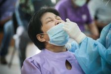 อบจ.ตาก ตรวจคัดกรองด้วยชุดตรวจ Atigen Test Kid (ATK) ให้แก่บุคลากรในสังกัด ตามนโยบาย นายก อบจ.ตาก เพื่อป้องกันการแพร่ระบาดของโรค covid-19