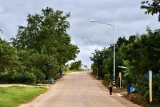 นายกจอย (นายก อบจ.ตาก) ตรวจติดตามโครงการถนนปลอดภัย อ.พบพระ งบประมาณ 471,400 บาท 