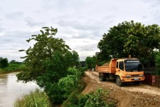 นายกจอย (นายก อบจ.ตาก) ลงพื้นที่ตรวจติดตามโครงการปรับปรุงถนนโดยซ่อมแซมเป็นผิวทางแอสฟัลท์ติกคอนกรีต ในพื้นที่ อ.สามเงา จ.ตาก งบประมาณ 1,350,000 บาท 