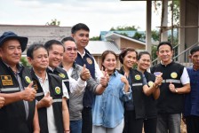 นายกจอย (นายก อบจ.ตาก) ตรวจความเรียบร้อยของเครื่องจักรกลในการขุดลอกคลองในพื้นที่ ต.แม่ตาว อ.แม่สอด งบประมาณ 50,000 บาท