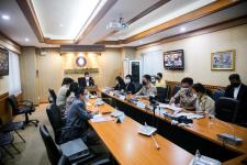 นายก อบจ.ตาก เข้าร่วมประชุมเพื่อหารือแนวทางในการถ่ายโอนภารกิจสถานีอนามัยเฉลิมพระเกียรติ 60 พรรษา นวมินทราชินี และโรงพยาบาลส่งเสริมสุขภาพตำบล (รพ.สต.) ให้แก่องค์การบริหารส่วนจังหวัด