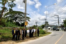 นายกจอย (นายก อบจ.ตาก) ตรวจความเรียบร้อยของโครงการถนนปลอดภัยติดตั้งไฟฟ้าแสงสว่างในพื้นที่ ต.แม่กุ และ ต.แม่ตาว อ.แม่สอด งบประมาณ 494,900 บาท 