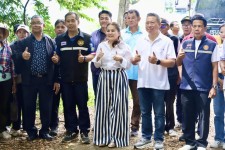 นายกจอย (นายกอบจ.ตาก) ตรวจติดตามการทำงานของเครื่องจักร ปรับปรุงซ่อมแซมไหล่ทาง และ ปรับภูมิทัศน์ งบประมาณ 12,000 บาท