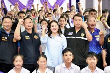 นายก อบจ.ตาก (นายกจอย) สนับสนุนงบประมาณจัดซื้อพร้อมส่งมอบสื่อการเรียนการสอนให้แก่โรงเรียน 5 โรงเรียนในเขต อ.พบพระ งบประมาณรวม 500,000 บาท ณ โรงเรียนรวมไทยพัฒนา 1 อ.พบพระ จ.ตาก