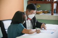 นายกองค์การบริหารส่วนจังหวัดตาก พร้อมด้วย คณะผู้บริหารและเจ้าหน้าที่ องค์การบริหารส่วนจังหวัดตาก ลงพื้นที่ตรวจเยี่ยมและให้กำลังใจเจ้าหน้าที่ผู้ปฏิบัติงาน ตามแผนการตรวจเยี่ยมพื้นที่ สถานีอนามัยเฉลิมพระเกียรติฯ และโรงพยาบาลส่งเสริมสุขภาพตำบล