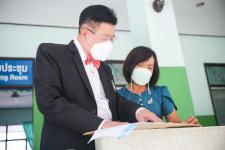 นายกองค์การบริหารส่วนจังหวัดตาก พร้อมด้วย คณะผู้บริหารและเจ้าหน้าที่ องค์การบริหารส่วนจังหวัดตาก ลงพื้นที่ตรวจเยี่ยมและให้กำลังใจเจ้าหน้าที่ผู้ปฏิบัติงาน ตามแผนการตรวจเยี่ยมพื้นที่ สถานีอนามัยเฉลิมพระเกียรติฯ และโรงพยาบาลส่งเสริมสุขภาพตำบล