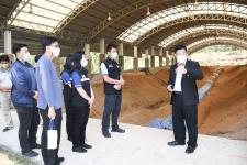 นายณัฐวุฒิ ทวีเกื้อกูลกิจ นายกองค์การบริหารส่วนจังหวัดตาก ในฐานะผู้อำนวยการอุทยานธรณีไม้กลายเป็นหินตาก เป็นประธานในพิธีเปิดโครงการอบรมมัคคุเทศก์คืนถิ่น รุ่นที่ 1 ประจำปีงบประมาณ พ.ศ. 2565