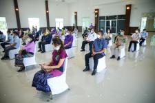 ายกองค์การบริหารส่วนจังหวัดตาก มอบหมายให้ นายฑีฆะพล ทวีเกื้อกูลกิจ รองนายกองค์การบริหารส่วนจังหวัดตาก ร่วมเป็นเกียรติในงานโครงการล้านโดส ล้านใจ ล้านความห่วงใยเพื่อชาวตาก