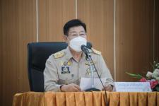 นายณัฐวุฒิ ทวีเกื้อกูลกิจ นายกองค์การบริหารส่วนจังหวัดตาก กล่าวต้อนรับ พร้อมมอบของที่ระลึก ให้กับคณะสำนักงาน ป.ป.ช. ประจำจังหวัดตาก ในการติดตามโครงการ STRONG-จิตพอเพียงต้านทุจริต จังหวัดตาก