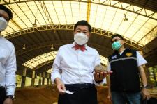 นายกองค์การบริหารส่วนจังหวัดตาก ได้มอบหมายให้ สำนักช่าง องค์การบริหารส่วนจังหวัดตาก นำเจ้าหน้าที่ ลงพื้นที่ร่วมดำเนินการ จัดเรียงหินกรวด ในบริเวณ ไม้กลายเป็นหิน ต้นที่ 1