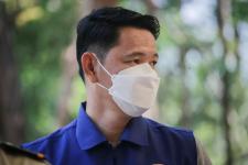 นายกองค์การบริหารส่วนจังหวัดตาก ในฐานะผู้อำนวยการอุทยานธรณีไม้กลายเป็นหินตาก พร้อมด้วยผู้บริหาร และหัวหน้าส่วนการงานองค์การบริหารส่วนจังหวัดตาก ร่วมเป็นสักขีพยานในการวัดความยาวของไม้กลายเป็นหินหลุมที่ 1