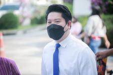 นายณัฐวุฒิ ทวีเกื้อกูลกิจ นายกองค์การบริหารส่วนจังหวัดตาก และ ว่าที่ ดร.ฑีฆะพล ทวีเกื้อกูลกิจ รองนายกองค์การบริหารส่วนจังหวัดตาก พร้อมคณะผู้บริหารและหัวหน้าส่วนราชการ ร่วมเป็นกำลังใจให้กับพี่น้องประชาชนที่เข้ามารับบริการฉีดวัคซีนโมเดอนา