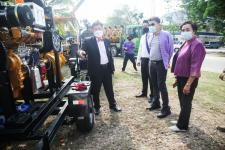 นายณัฐวุฒิ ทวีเกื้อกูลกิจ นายกองค์การบริหารส่วนจังหวัดตาก และ ว่าที่ ดร.ฑีฆะพล ทวีเกื้อกูลกิจ รองนายกองค์การบริหารส่วนจังหวัดตาก พร้อมด้วยคณะผู้บริหารและหัวหน้าส่วนราชการ ตรวจติดตามการจัดซื้อเครื่องสูบน้ำที่ทางสำนักช่าง