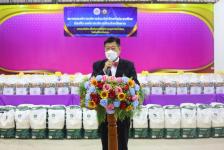 นายก อบจ.ตาก นำทีม ส่งมอบถุงยังชีพ ณ อำเภอวังเจ้า