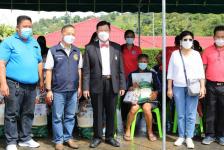 นายก อบจ.ตาก นำทีมลงพื้นที่มอบถุงยังชีพ ในเขตพื้นที่ อำเภออุ้มผาง