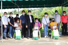 นายก อบจ.ตาก นำทีมลงพื้นที่มอบถุงยังชีพ ในเขตพื้นที่ อำเภออุ้มผาง