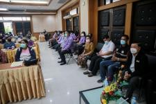 นายกองค์การบริหารส่วนจังหวัดตาก เป็นประธานในพิธีเปิดโครงการฝึกอบรมส่งเสริมการดูแลสุขภาพอนามัยที่ดีของสตรีและบุคคลในครอบครัว ประจำปีงบประมาณ พ.ศ. 2565 พร้อมด้วยว่าที่ ดร.ฑีฆะพล ทวีเกื้อกูลกิจ รองนายกองค์การบริหารส่วนจังหวัดตาก 