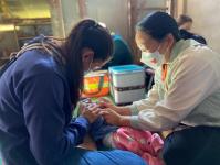 รพ.สต.บ้านสันป่าไร่ ออกหน่วยฉีดวัคซีนเด็กบนดอยห้วยกระทิง,จ่ายยา para syr,ferrous syr,และแจกของให้เด็กทุกคน