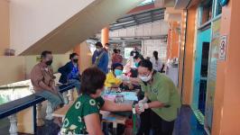 เจาะเลือด,วัดความดันโลหิต,ชั่งน้ำหนัก pt DM ที่รับยา ณ.รพ.สต.บ้านสันป่าไร่