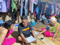 จนท.รพ.สต.บ้านสันป่าไร่ร่วมกับอสม.ม.3บ้านป่าไร่เหนือให้ความรู้ คำแนะนำเกี่ยวกับ 10 สัญญานเตือนเสี่ยงฆ่าตัวตายพร้อมทั้งติดป้าย 10 สัญญานเตือนเสี่ยงฆ่าตัวตาย จำนวน 278 หลังคาเรือน