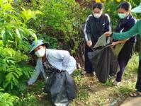 5/6/66 จนท.รพ.สต.บ้านสันป่าไร่ ร่วมกับผู้นำชุมชน ชาวบ้านและอาสาสมัครสาธารณสุขหมู่ที่ 2 บ้านตีนธาตุ หมู่ที่ 3 บ้านป่าไร่เหนือและหมู่ที่ 5 บ้านสันป่าไร่ พัฒนาสิ่งแวดล้อมภายในชุมชนและรณรงค์สำรวจและทำลายแหล่งเพาะพันธ์ลูกน้ำยุงลาย เนื่องในวันสิ่งแวดล้อมโลก