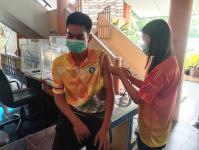 8/6/66 รพ.สต.บ้านสันป่าไร่ ฉีดวัคซีนป้องกันโรคหัด,หัดเยอรมัน(MR) บุคลากรสาธารณสุข (รพ.สต.ในเขต ต.พระธาตุ และ ต.แม่จะเรา อำเภอแม่ระมาด)ที่ยังไม่มีประวัติเคยได้รับวัคซีนมาก่อน จำนวน 10 ราย