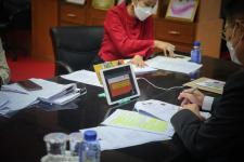 นายกองค์การบริหารส่วนจังหวัดตาก และผู้อำนวยการอุทยานธรณีไม้กลายเป็นหินจังหวัดตาก พร้อมด้วยเจ้าหน้าที่ องค์การบริหารส่วนจังหวัดตาก เข้าร่วมการประชุมรับฟังความคิดเห็นเกี่ยวกับระบบกลไกการบริหารจัดการเครือข่ายการท่องเที่ยว