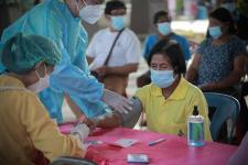 นายก อบจ.ตาก นำวัคซีน Moderna (รอบแรก) ลงพื้นที่ฉีดให้กับประชาชนกลุ่มเปราะบาง  เริ่มต้นที่อำเภอวังเจ้า จังหวัดตาก