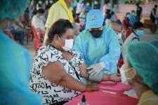 นายก อบจ.ตาก นำวัคซีน Moderna (รอบแรก) ลงพื้นที่ฉีดให้กับประชาชนกลุ่มเปราะบาง  เริ่มต้นที่อำเภอวังเจ้า จังหวัดตาก