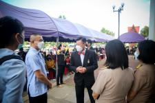 นายก อบจ.ตาก นำวัคซีน Moderna (รอบแรก) ลงพื้นที่ฉีดให้กับประชาชนกลุ่มเปราะบาง ในพื้นที่อำเภอเมืองตาก จังหวัดตากวันที่ 15 พฤศจิกายน พ.ศ. 2564 นายณัฐวุฒิ ทวีเกื้อกูลกิจ นายกองค์การบริหารส่วนจังหวัดตาก พร้อมด้วยคณะผู้บริหารและเจ้าหน้าที่ กล่าวให้กำลังใจพี่น้