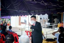 นายก อบจ.ตาก นำวัคซีน Moderna (รอบแรก) ลงพื้นที่ฉีดให้กับประชาชนกลุ่มเปราะบาง ในพื้นที่อำเภอเมืองตาก จังหวัดตากวันที่ 15 พฤศจิกายน พ.ศ. 2564 นายณัฐวุฒิ ทวีเกื้อกูลกิจ นายกองค์การบริหารส่วนจังหวัดตาก พร้อมด้วยคณะผู้บริหารและเจ้าหน้าที่ กล่าวให้กำลังใจพี่น้